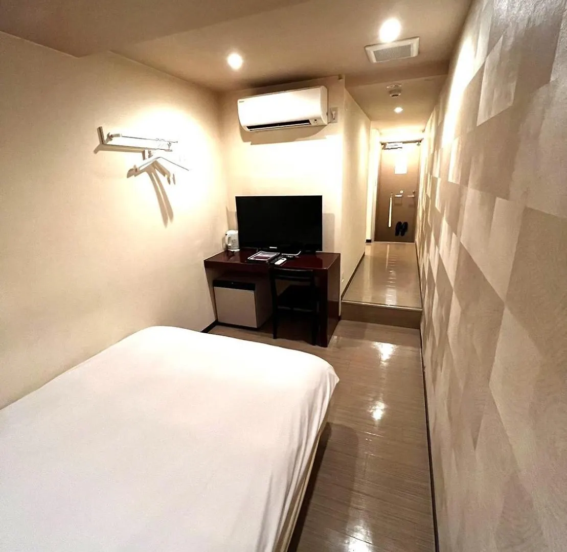 Hills Hotel Gotanda Tokyo 2*,